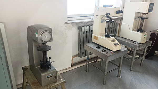 Hardness-Testing-Machine